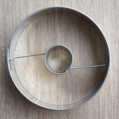 Cookie cutter - large circle + small circle