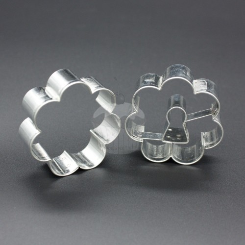 Set of cookie cutters - large flower + key